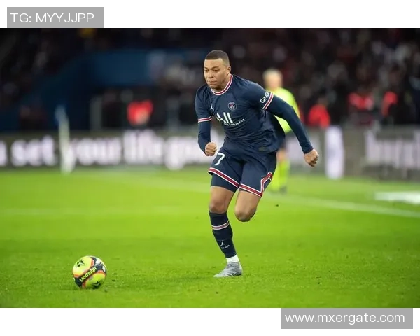 全球足球巨星海报汇聚展现足球魅力与激情的视觉盛宴 全球足球巨星海报汇聚展现足球魅力与激情的视觉盛宴