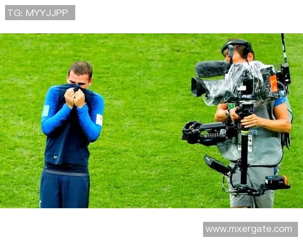 足球明星核弹头的传奇人生与场上风采揭秘