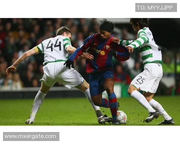 足球大师球员进阶之路全面解析助你成为顶尖球员的秘诀与技巧 足球大师球员进阶之路全面解析助你成为顶尖球员的秘诀与技巧