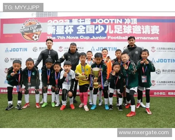 蔡杰足球:探索中国足球新星的成长之路与未来发展潜力 蔡杰足球:探索中国足球新星的成长之路与未来发展潜力